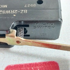 Honeywell Bz-2Rw82 Micro Switch W/Roller Lever Actuator