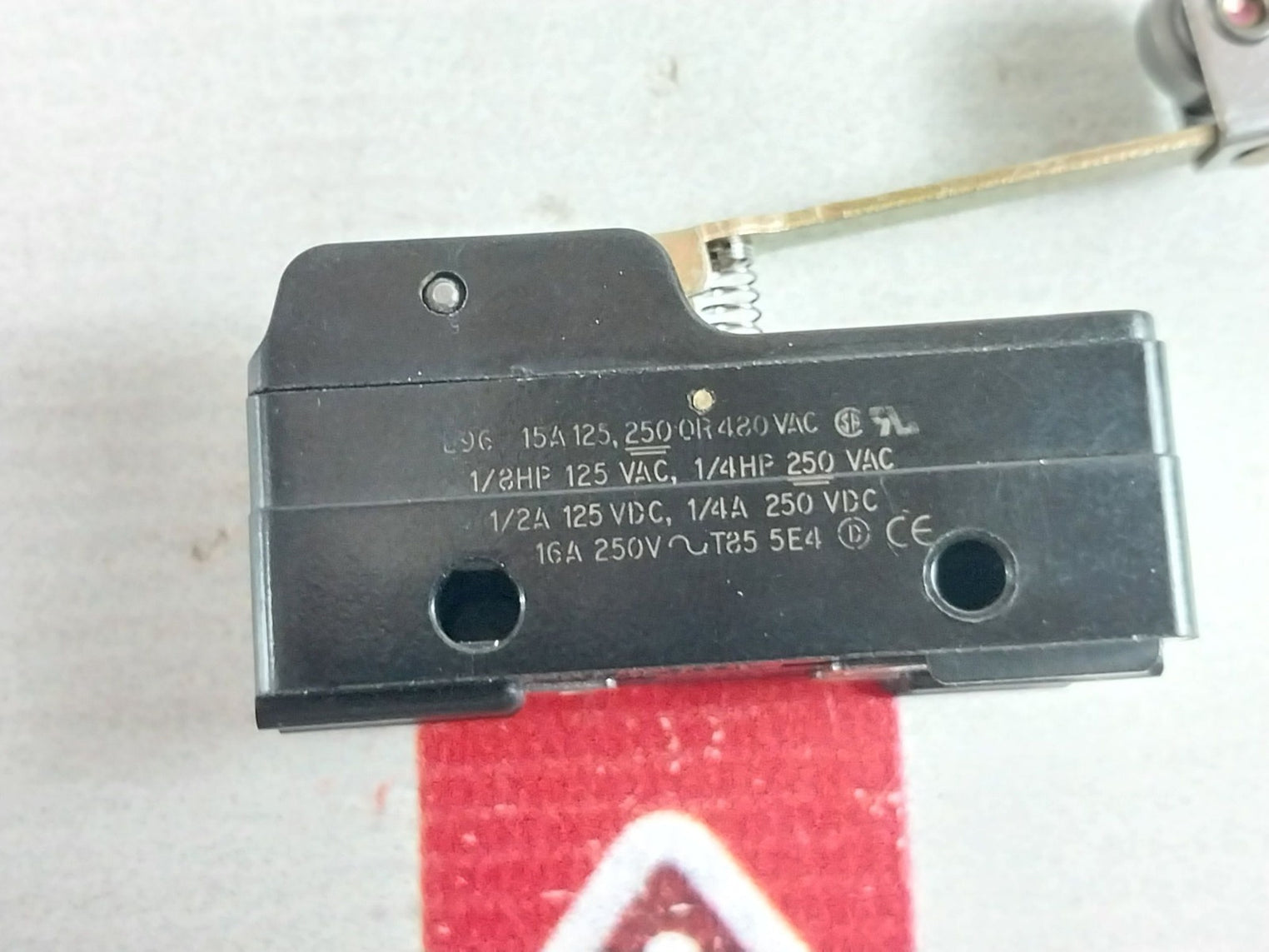 Honeywell Bz-2Rw82 Micro Switch W/Roller Lever Actuator