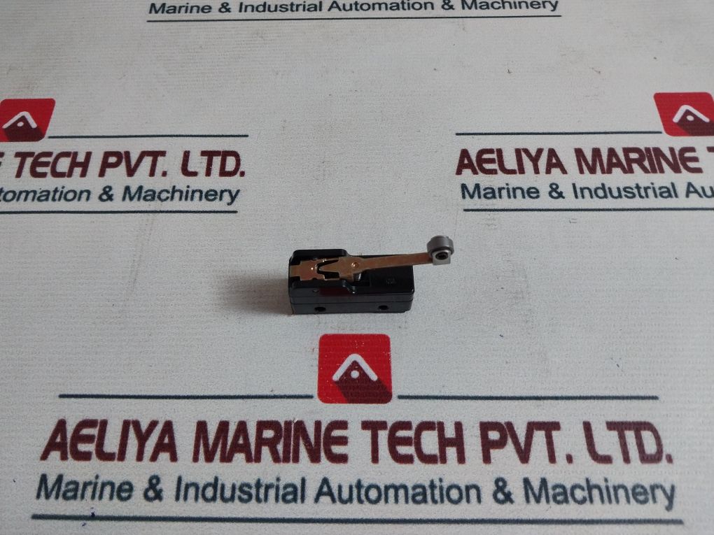 Honeywell Bz-2Rw82 Micro Switch W/Roller Lever Actuator