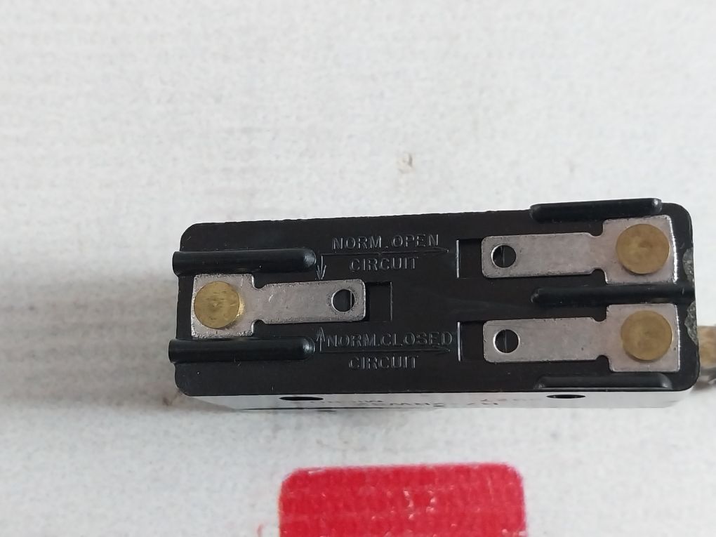 Honeywell Bz-2Rw82 Micro Switch W/Roller Lever Actuator