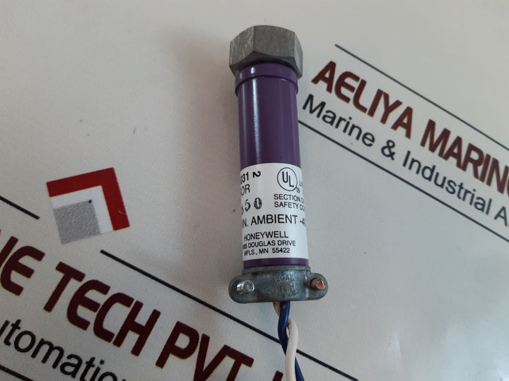 Honeywell C7027A 1031 Minipeeper Ultraviolet Flame Detectors
