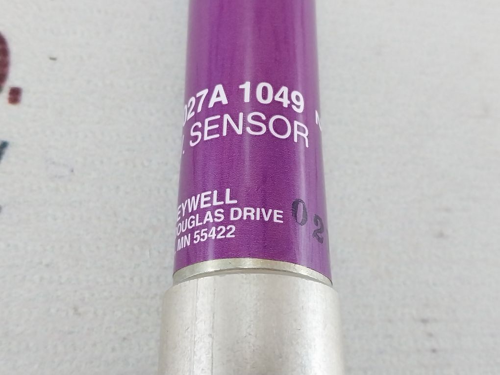 Honeywell C7027A 1049 Flame Detector Sensor