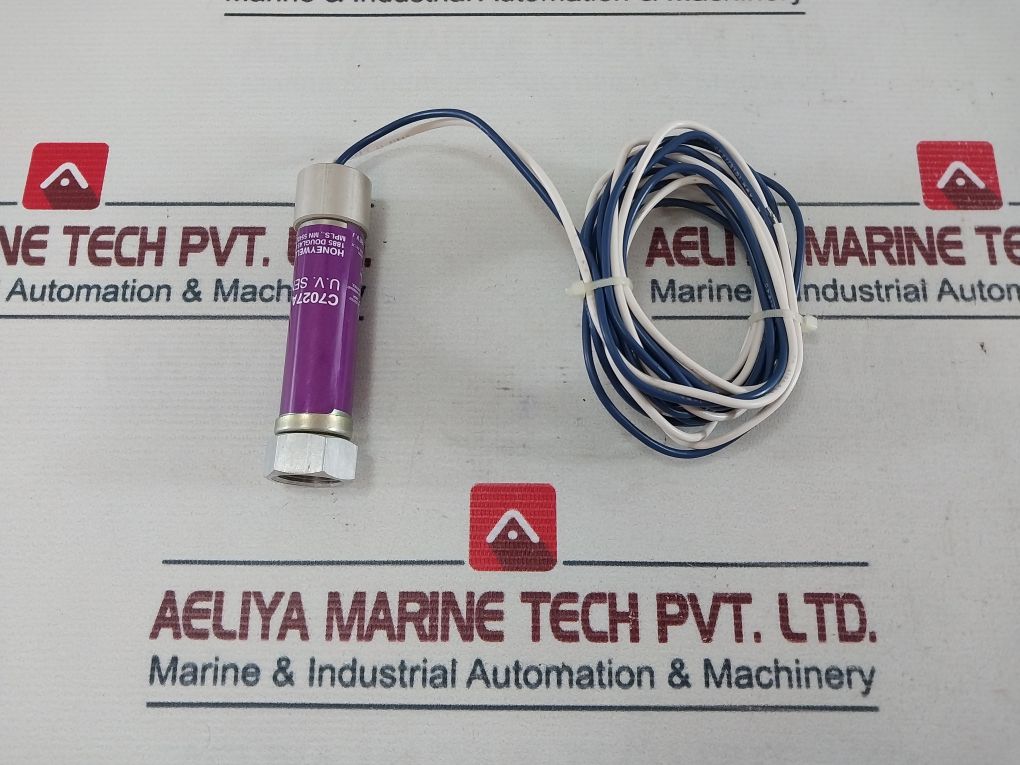 Honeywell C7027A 1049 Flame Detector Sensor