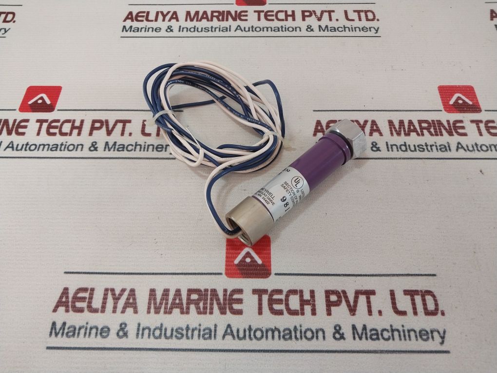 Honeywell C7027A 1049 Ultraviolet Flame Detectors