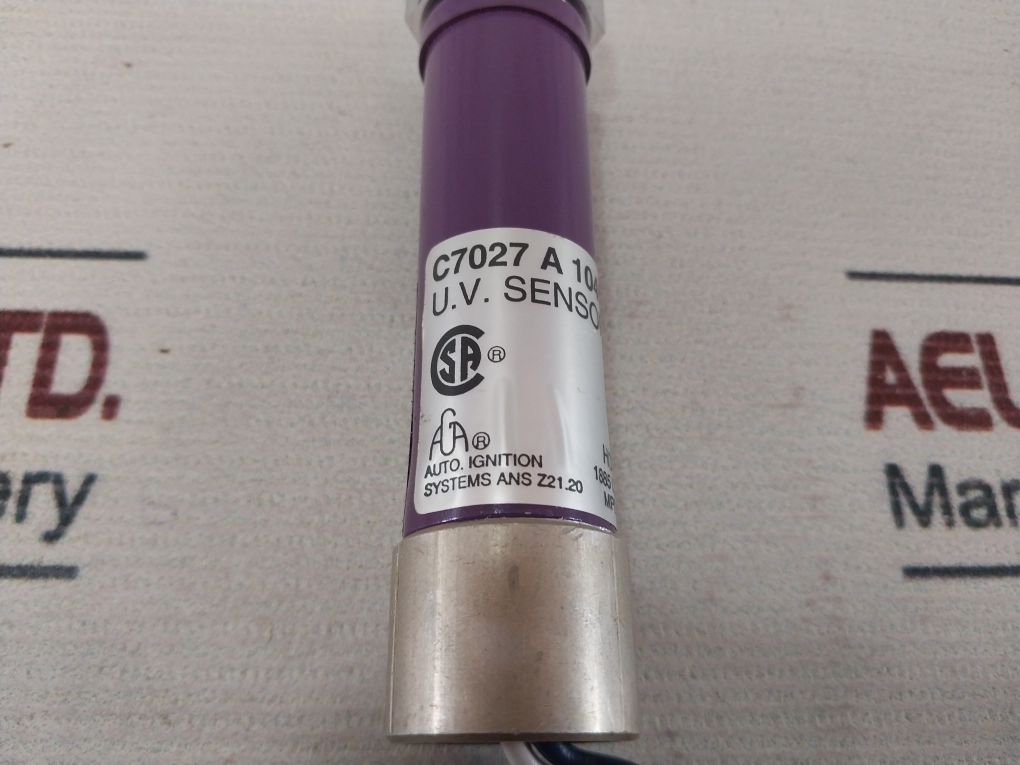 Honeywell C7027A 1049 Ultraviolet Flame Detectors