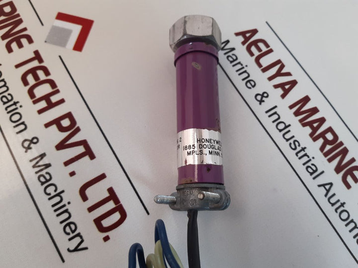 Honeywell C7027A 1056 Mini-peeper U.V. Flame Detector

