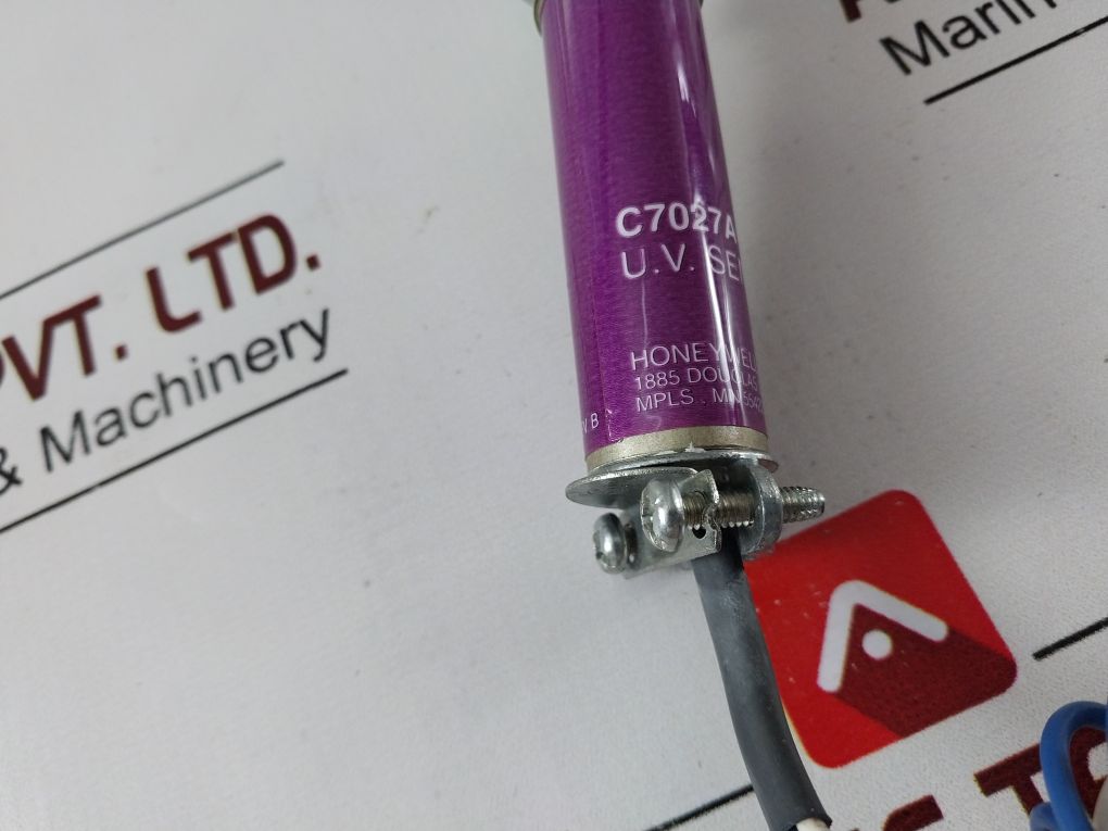 Honeywell C7027A 1056 U.V. Sensor Rev.B
