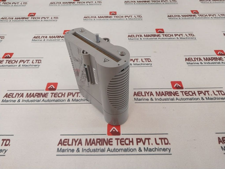 Honeywell Cc-puio31 Universal I/O Module 10000 Ma