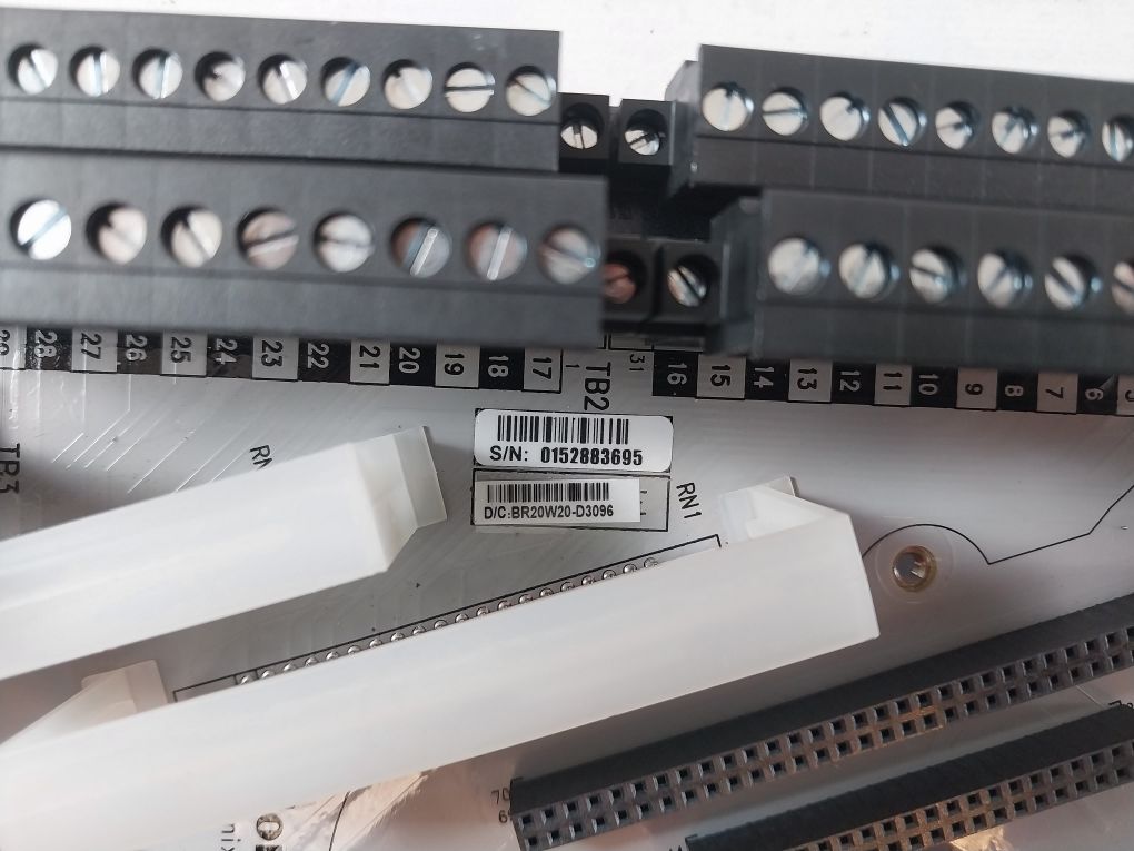 Honeywell Cc-tdil01 Digital Input Module 51308386-175 24V Di Iom