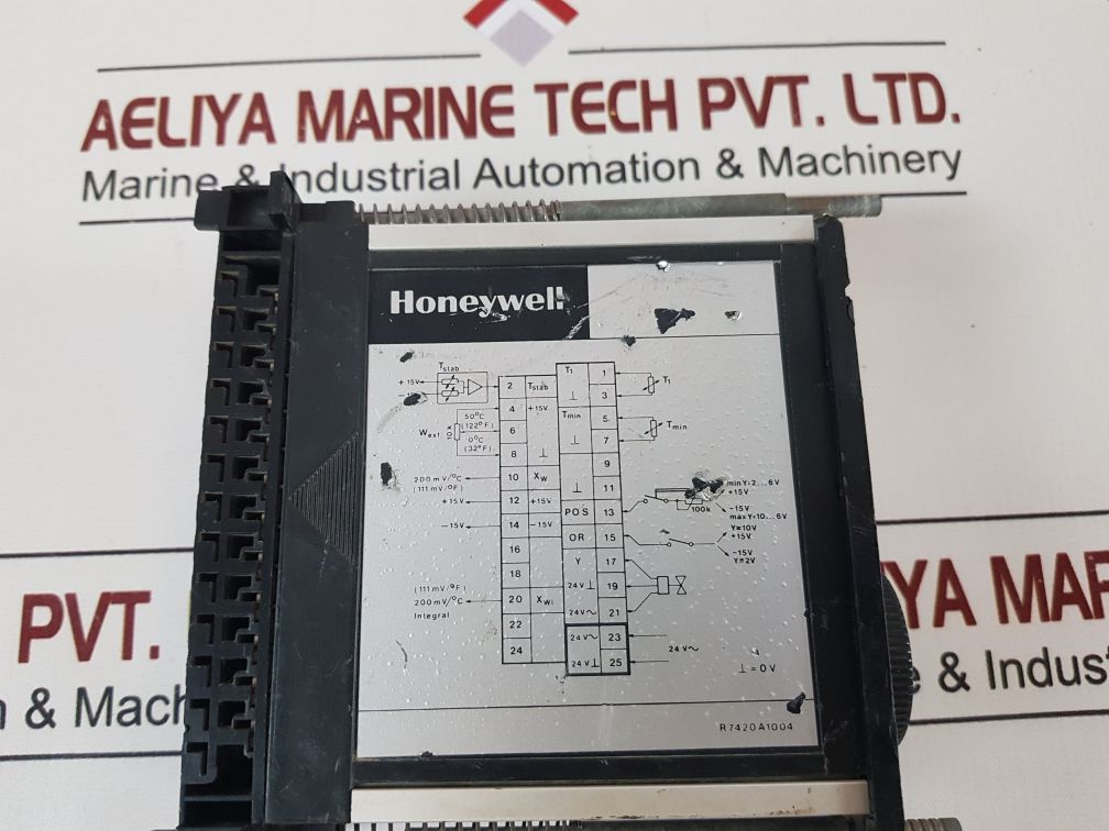 Honeywell Micronik 100 Temperature Regulator Controller R7420A1004