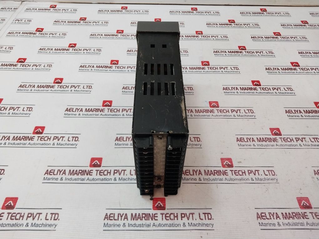 Honeywell Pc6302-u-4C0-50-0-0E Process Controller 120Vac 50/60Hz