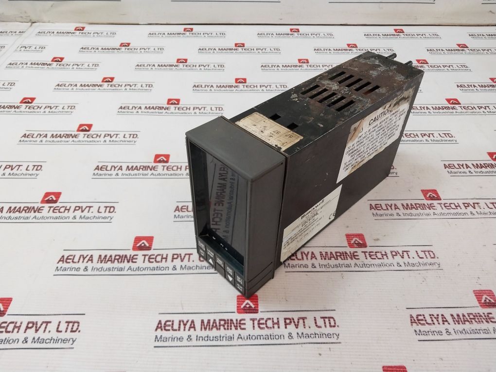 Honeywell Pc6302-u-4C0-50-0-0E Process Controller 120Vac 50/60Hz