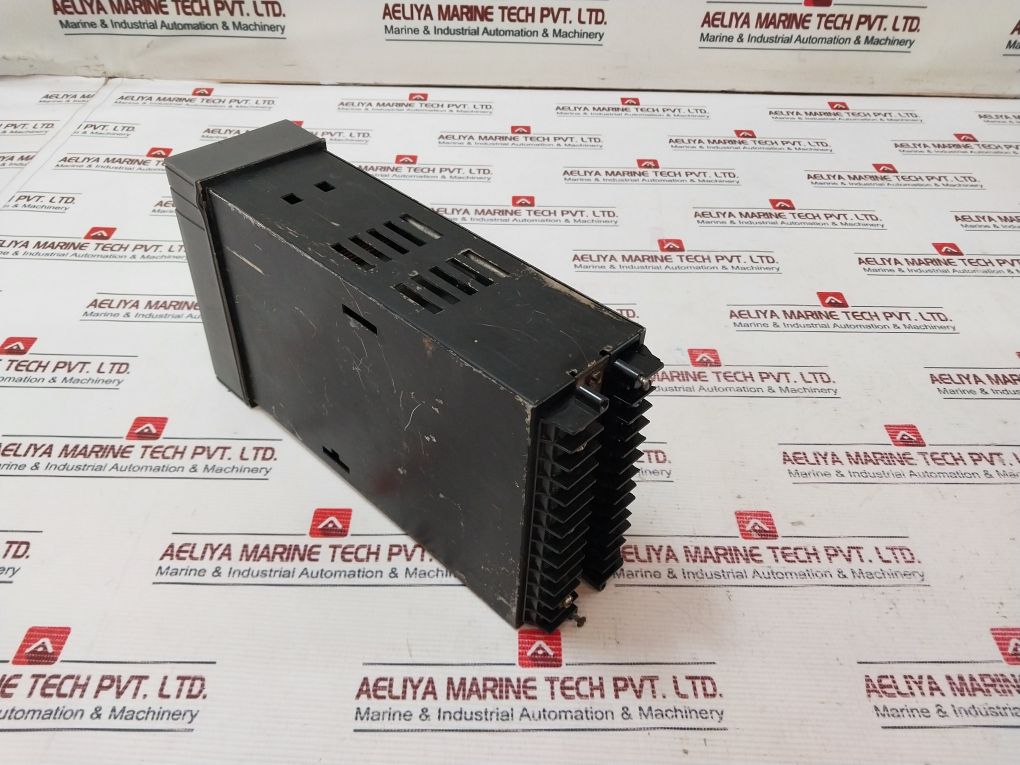 Honeywell Pc6302-u-4C0-50-0-0E Process Controller 120Vac 50/60Hz