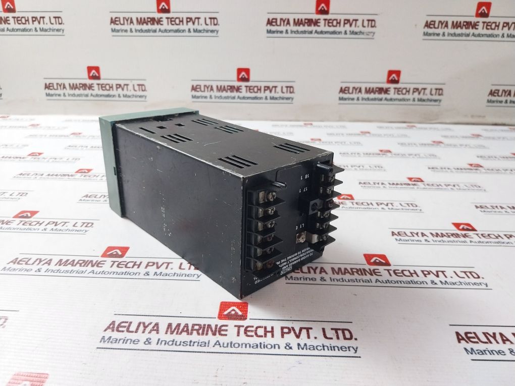 Honeywell Udc 3000 Temperature Controller Dc3002-0-000-1-00-0111