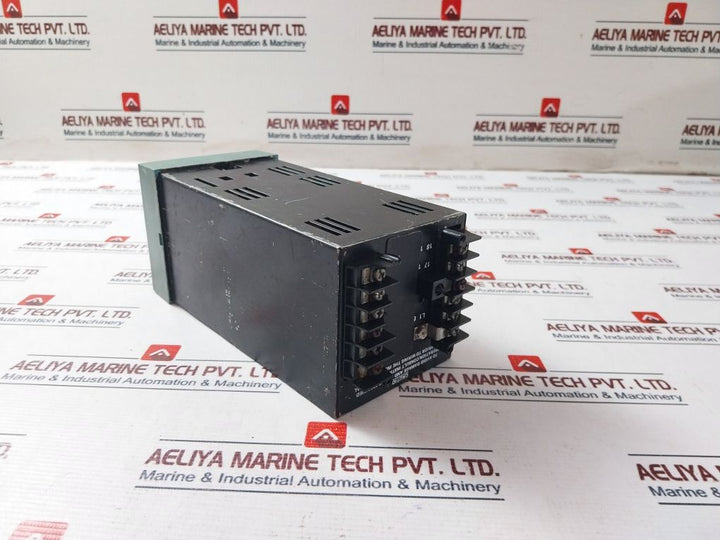 Honeywell Udc 3000 Temperature Controller Dc3002-0-000-1-00-0111