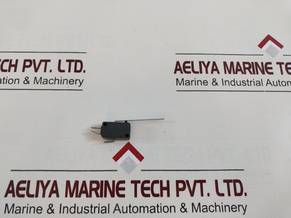 Honeywell V7-1B17D8-048 4A 125 Vac