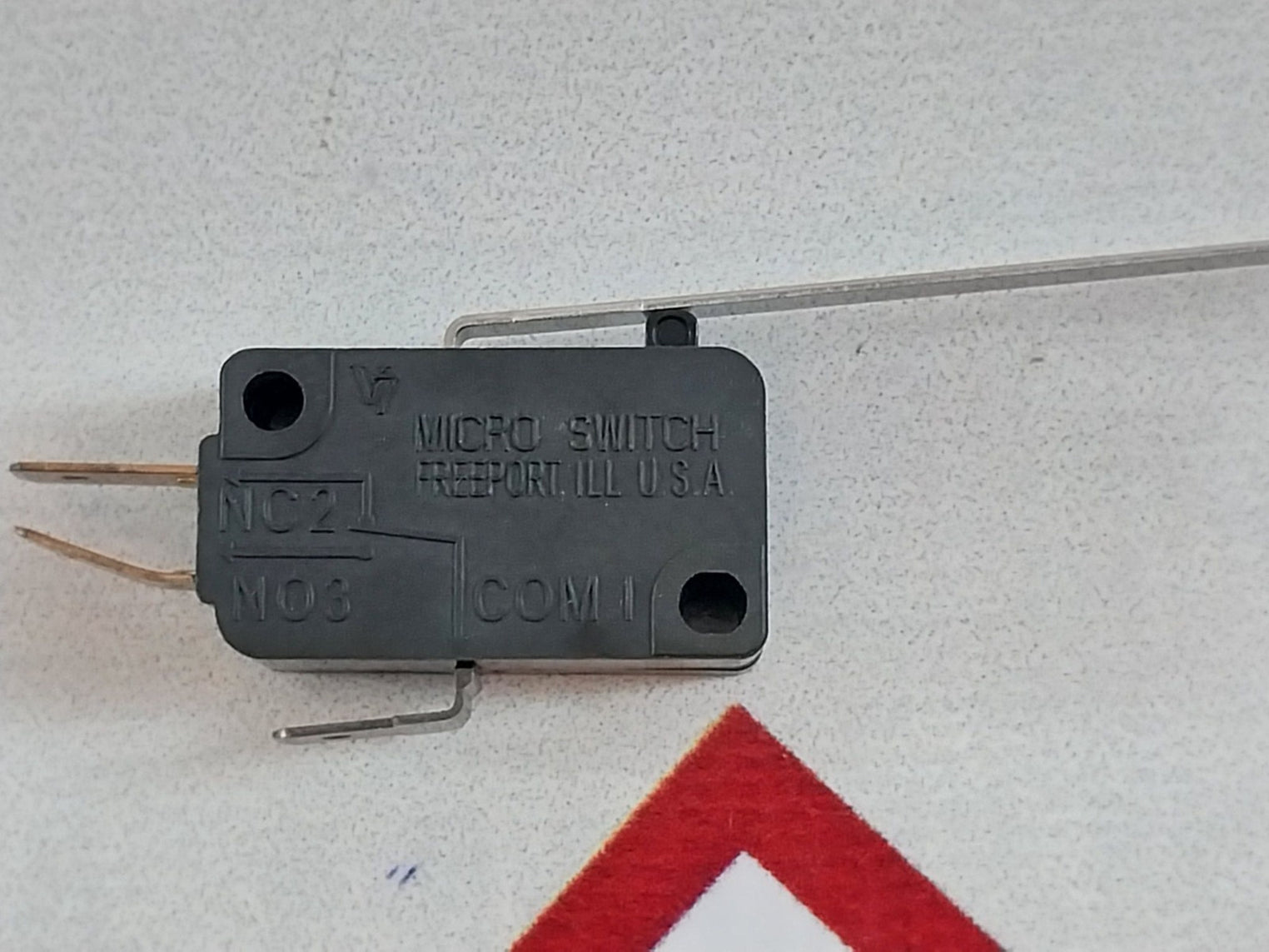 Honeywell V7-1B17D8-048 4A 125 Vac