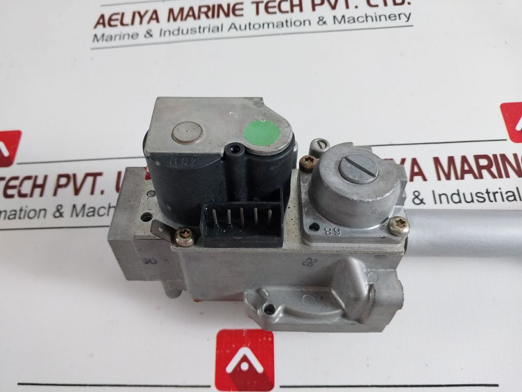 Honeywell Vk4105A Gas Valve With Pipe