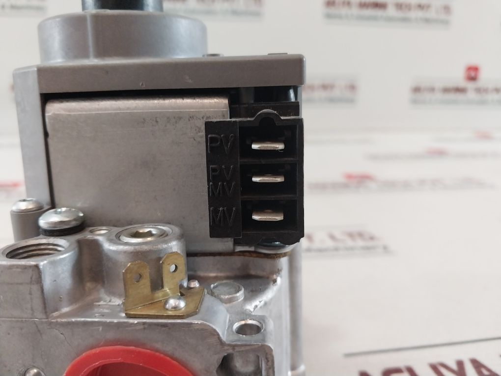 Honeywell Vr8304M3558 Standing Pilot Gas Valve 24V 60Hz