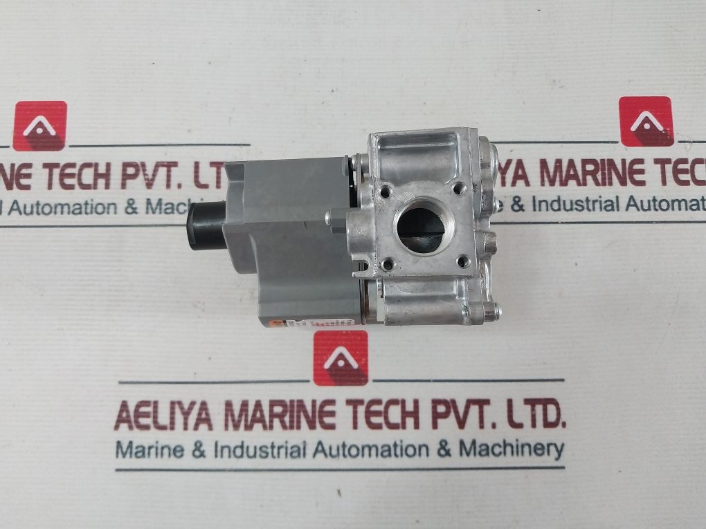Honeywell Vr8304M3558 Standing Pilot Gas Valve 24V 60Hz