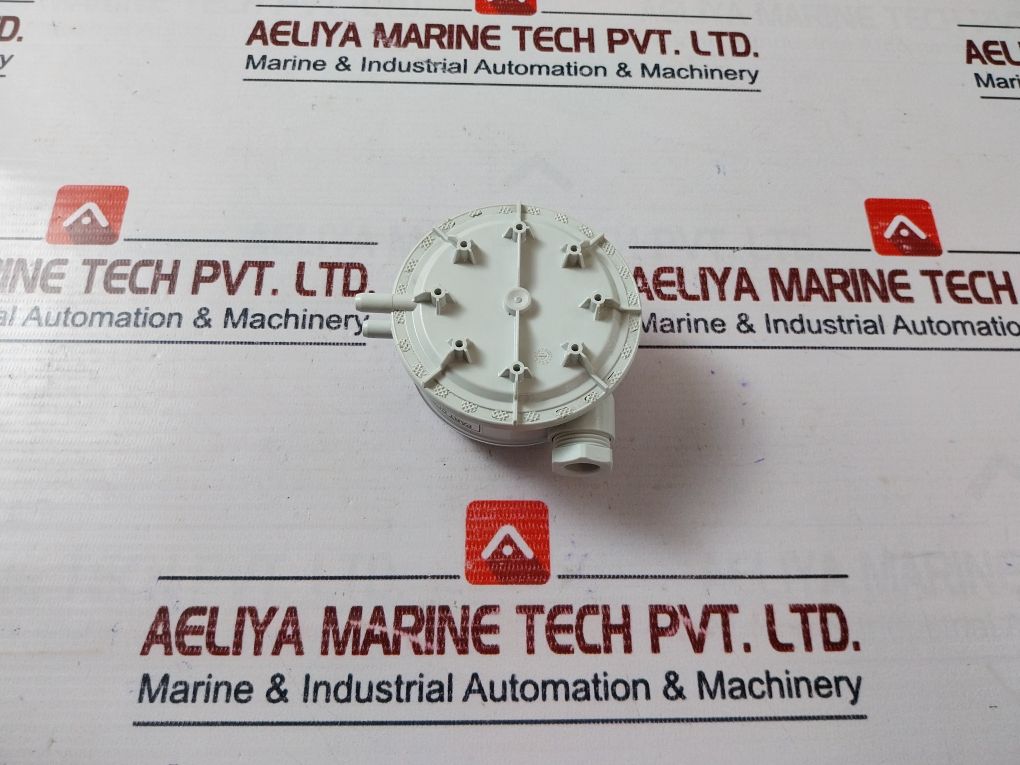 Huba Control 604.9210030 Pressure Switch E11065