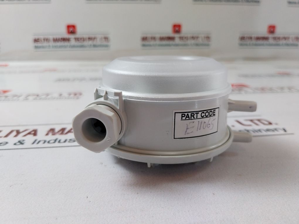 Huba Control 604.9210030 Pressure Switch E11065