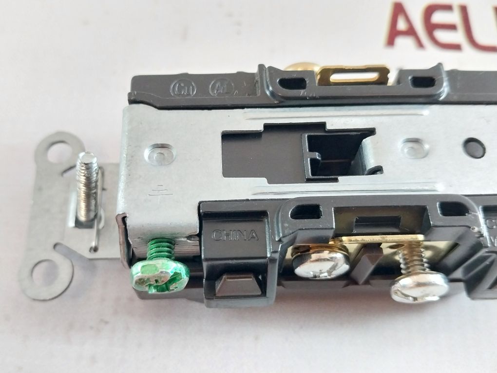 Lot Of 10X Hubbell 125V 20A Receptacle Outlet