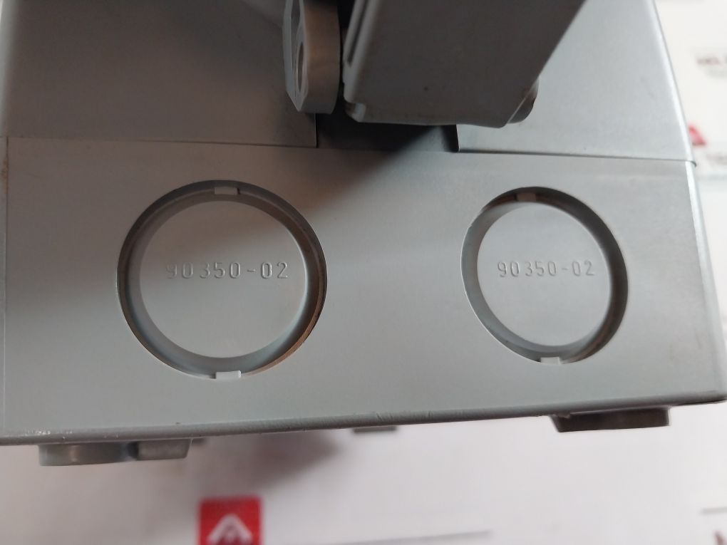 Hvgb 332-9 Interlocked Socket 32A 9H/200-250V