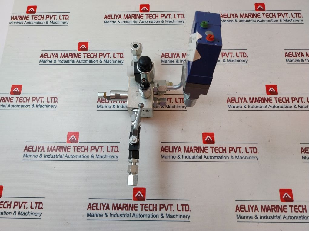 Hydac 3154855 Valve With Telemecanique Xmlb300D2S11 Pressure Sensor
