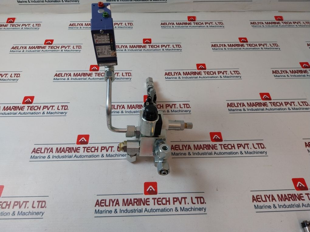 Hydac 3154855 Valve With Telemecanique Xmlb300D2S11 Pressure Sensor
