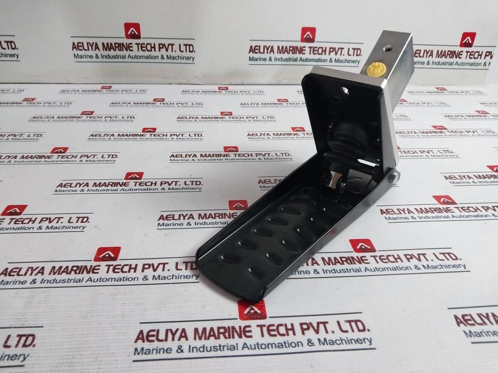 Hydro Control 10070 Foot Pedal Control For Crane 7032A355