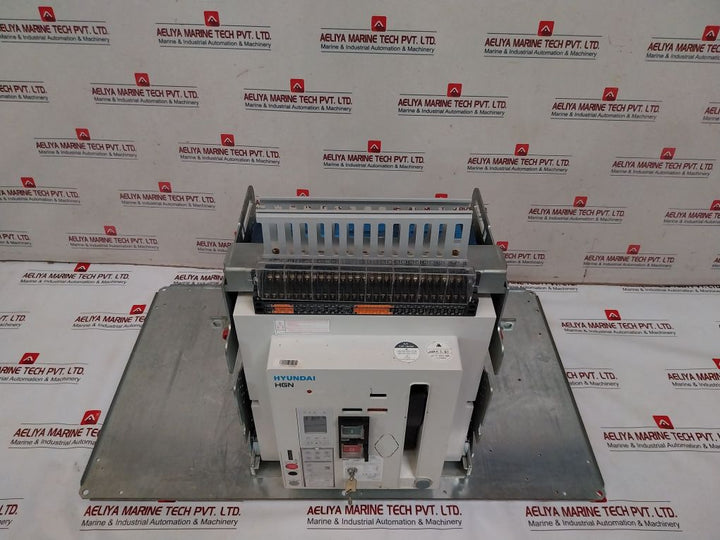 Hyundai Electric Hgn32 Air Circuit Breaker 3-pole 2624A