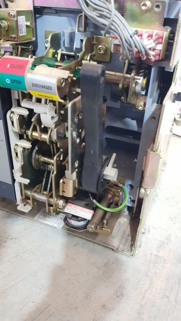 Hyundai Hian12 Air Circuit Breaker(Incomplete Parts)