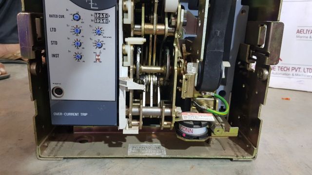 Hyundai Hian12 Air Circuit Breaker(Incomplete Parts)