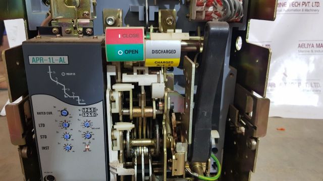 Hyundai Hian12 Air Circuit Breaker(Incomplete Parts)