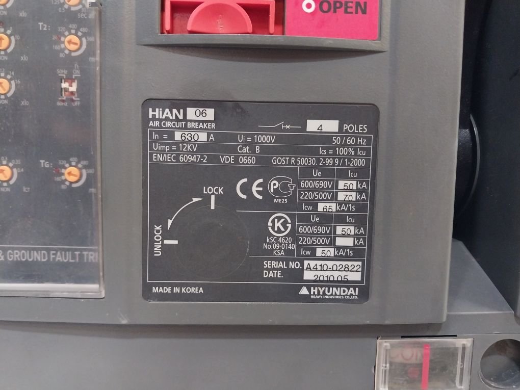Hyundai Hian 06 Air Circuit Breaker 4 Poles
