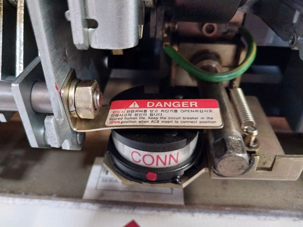 Hyundai Hian 06 Air Circuit Breaker 4 Poles