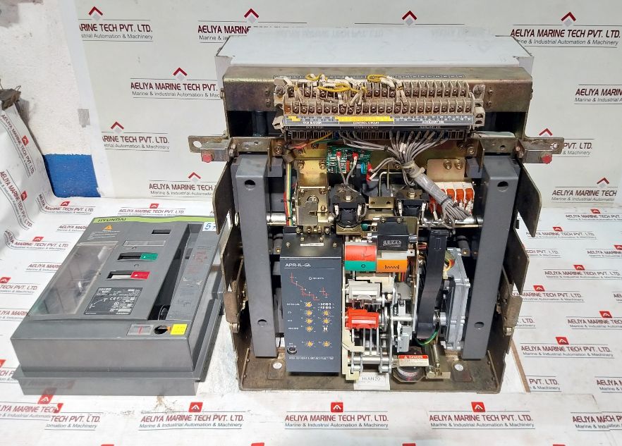 Hyundai Hian 20 3 Poles Air Circuit Breaker 2000A Cat B 50/60Hz