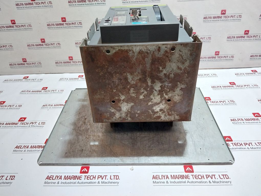 Hyundai Uan32B3A M2C2S268P 3 Pole Air Circuit Breaker 3200A 1000V 50/60Hz