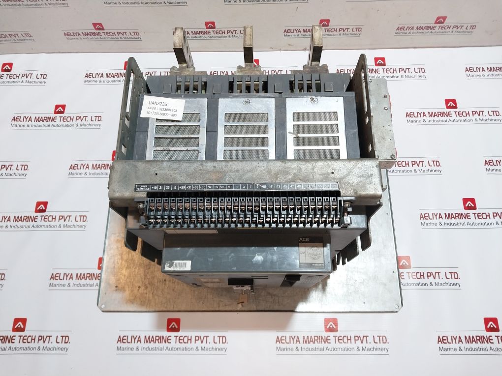 Hyundai Uan32B3A M2C2S268P 3 Pole Air Circuit Breaker 3200A 1000V 50/60Hz