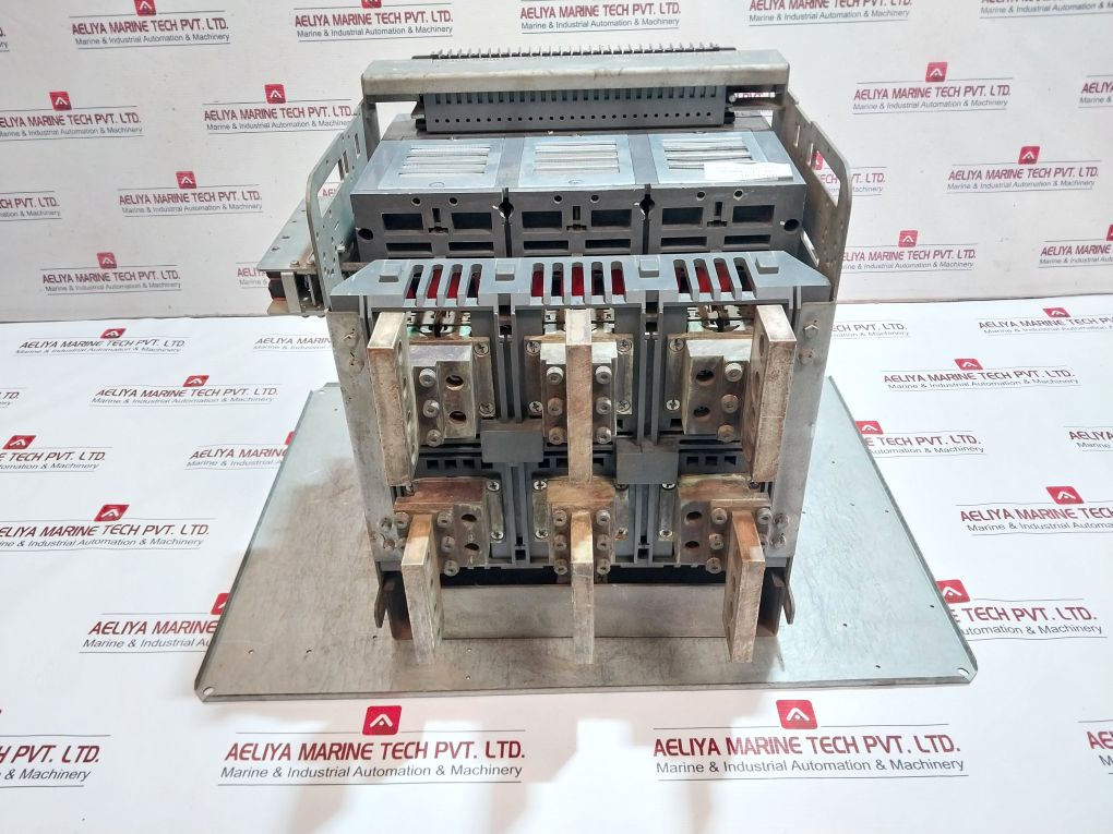 Hyundai Uan32B3A M2C2S268P 3 Pole Air Circuit Breaker 3200A 1000V 50/60Hz