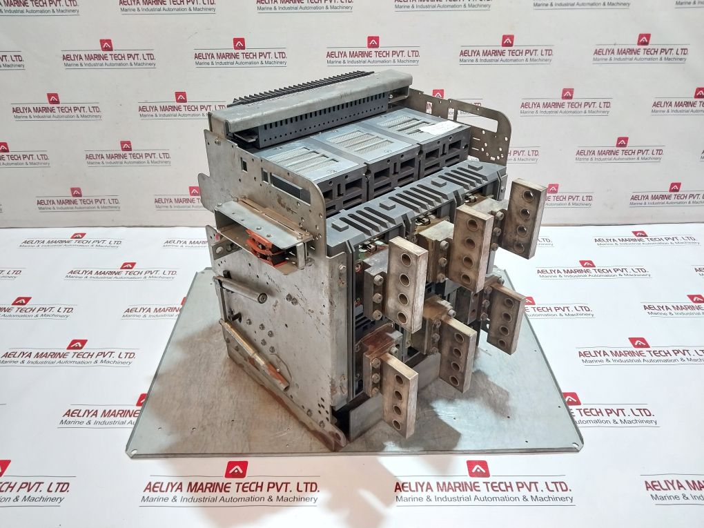 Hyundai Uan32B3A M2C2S268P 3 Pole Air Circuit Breaker 3200A 1000V 50/60Hz