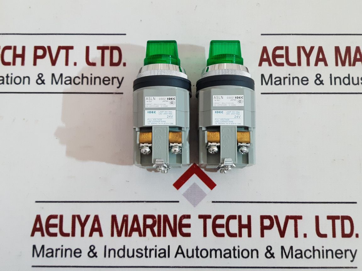 Idec asln33320ng 3 position switch led green