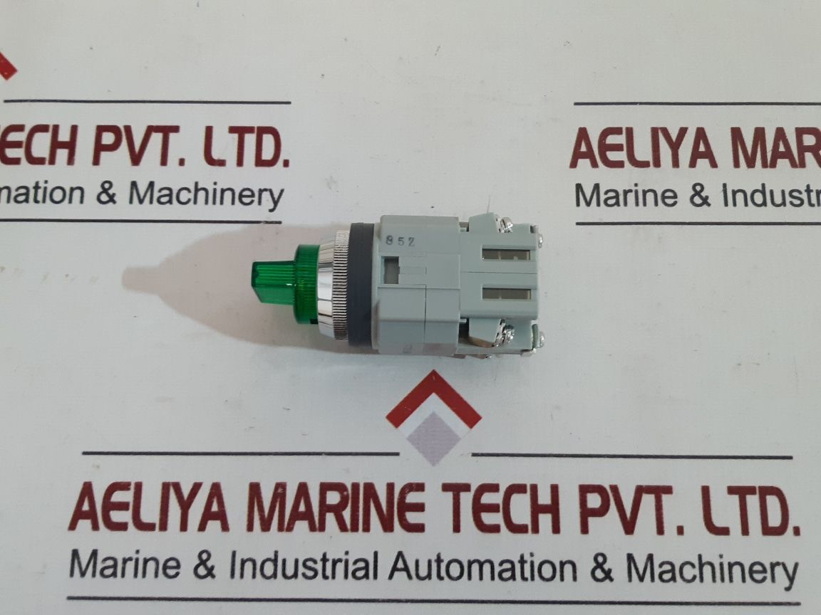 Idec asln33320ng 3 position switch led green