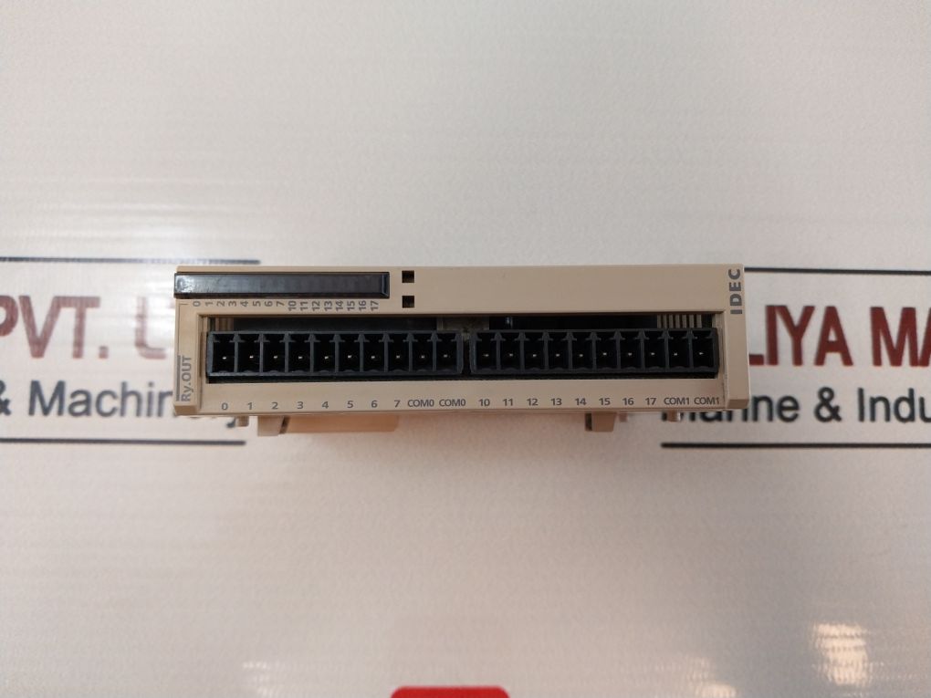 Idec Fc4A-r161 Plc Output Module