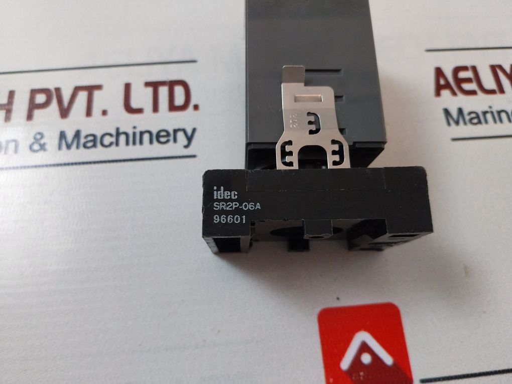 Idec Gt3A-2Af20 Timer With Base Sr2P-06