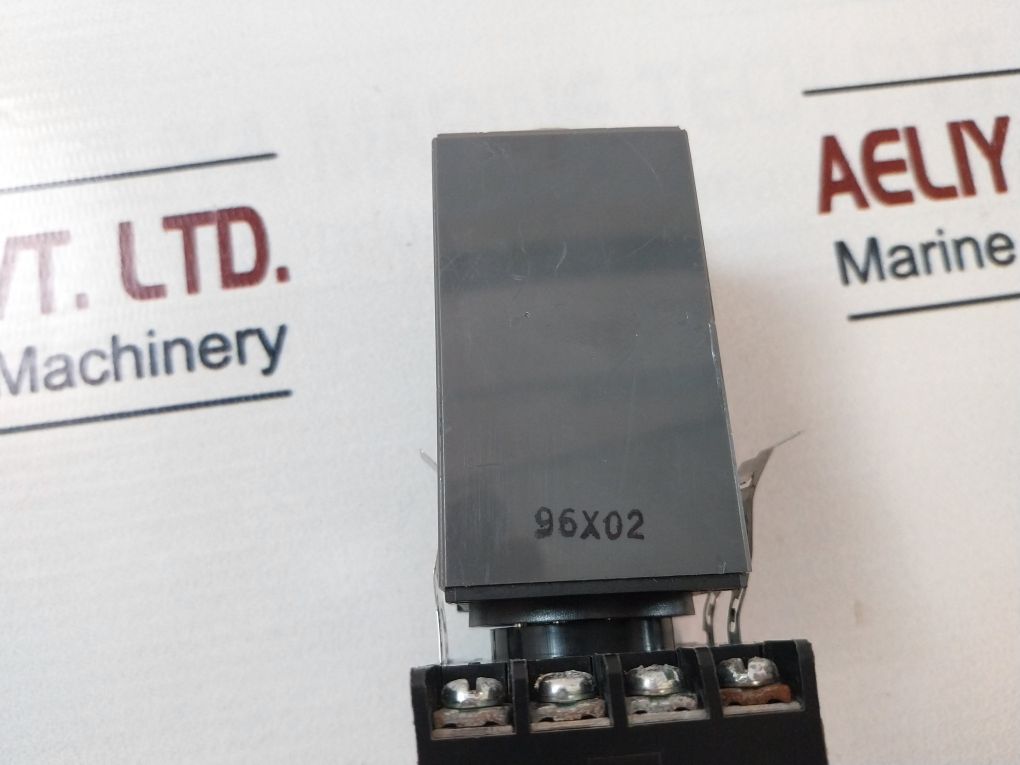 Idec Gt3A-2Af20 Timer With Base Sr2P-06