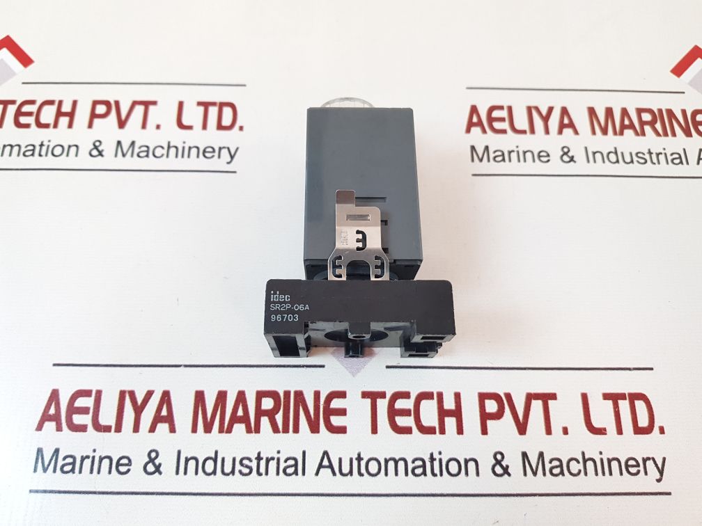 Idec Gt3F-2Ad24 Electronic Timer With Base