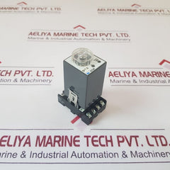 Idec Gt3F-2Af20 Electronic Timer With Base