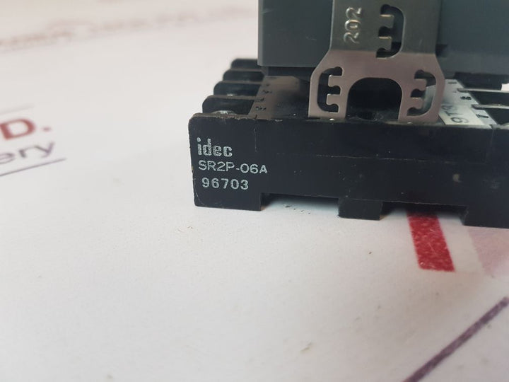 Idec Gt3F-2Af20 Electronic Timer With Base
